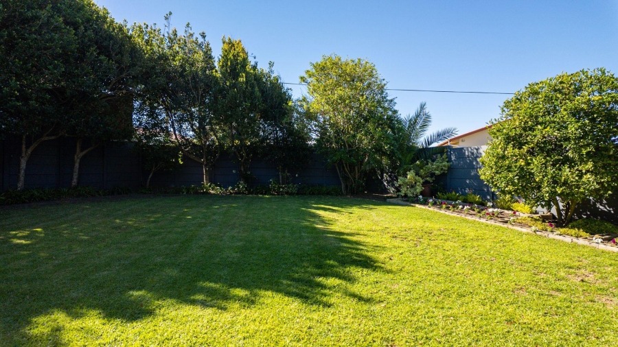 4 Bedroom Property for Sale in Heiderand Western Cape